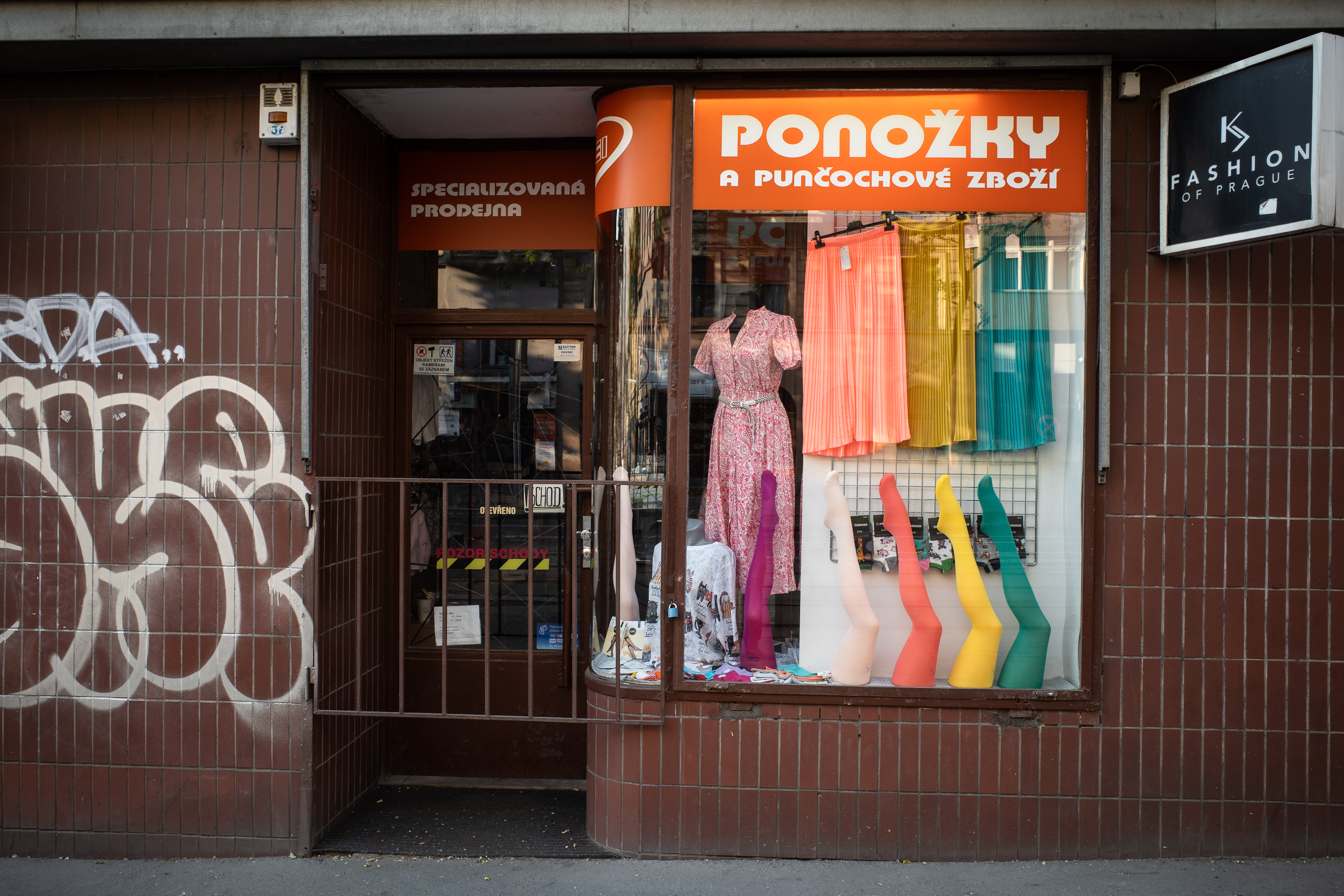 Prager Häuserfronten am Nachmittag